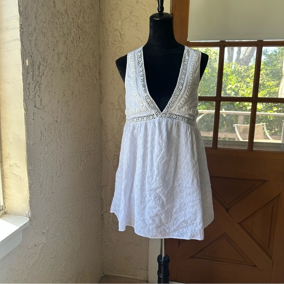 Lulu’s Lace & Time White Eyelet Cotton Sleeveless V-Neck Babydoll Mini Dress 🎀 - Picture 3 of 14